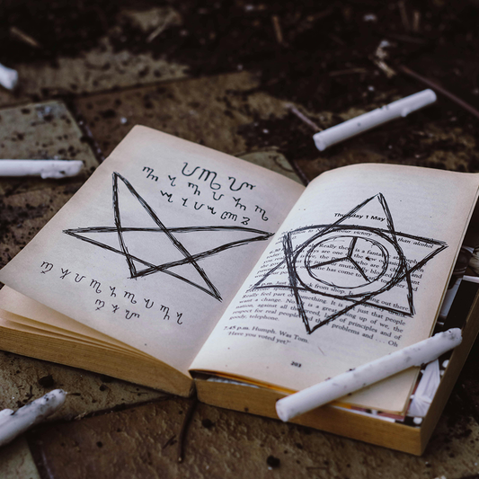 Chinese Metaphysics Meets Western Divination: A New Approach to Life Guidance